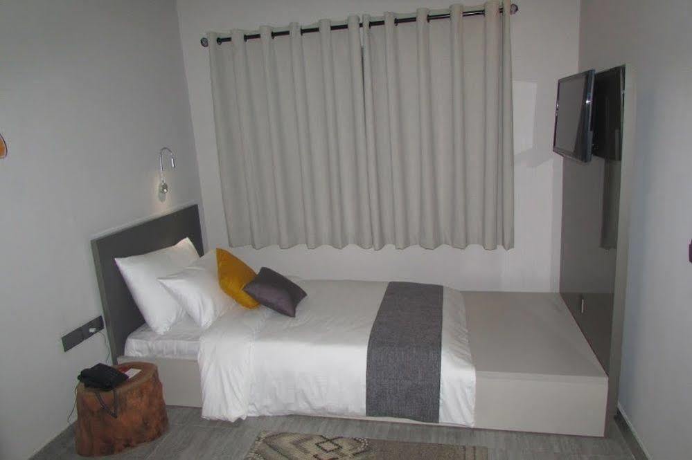 Urbano Hotel By Roots Wiaboman Dış mekan fotoğraf