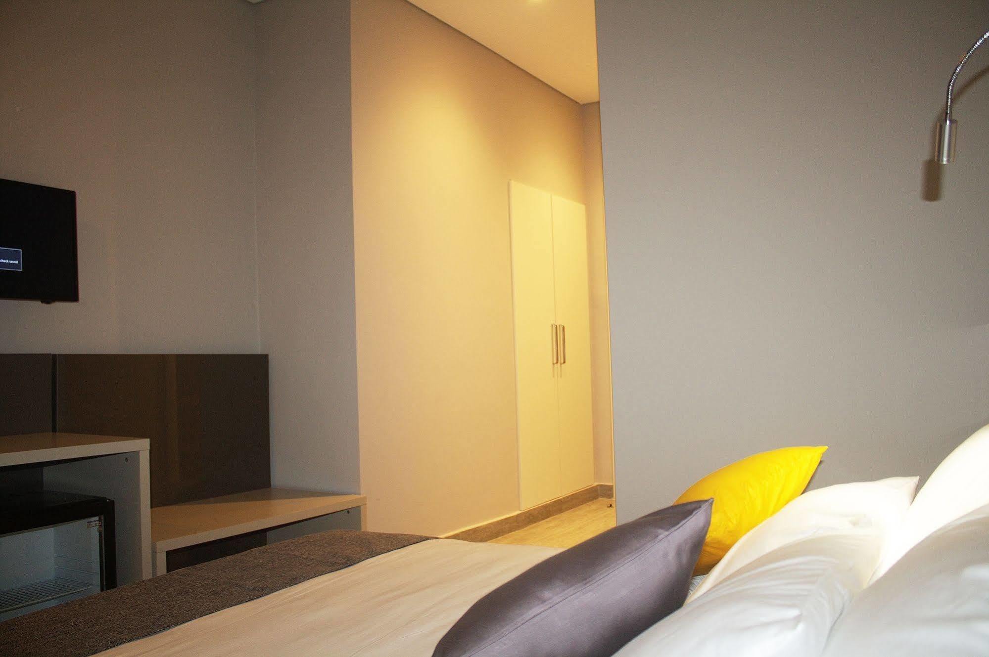 Urbano Hotel By Roots Wiaboman Dış mekan fotoğraf