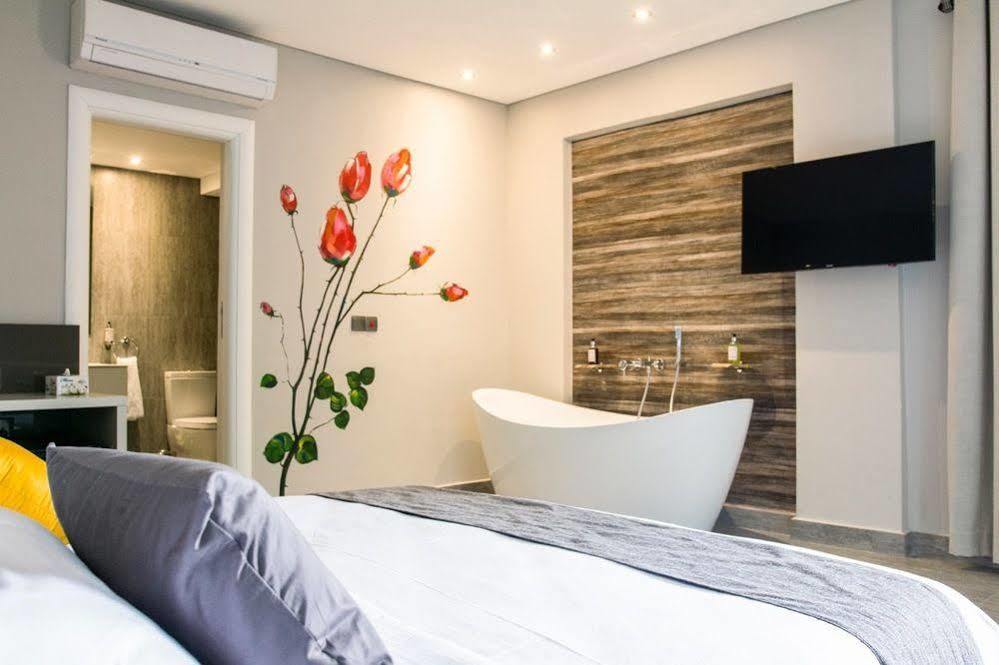 Urbano Hotel By Roots Wiaboman Dış mekan fotoğraf